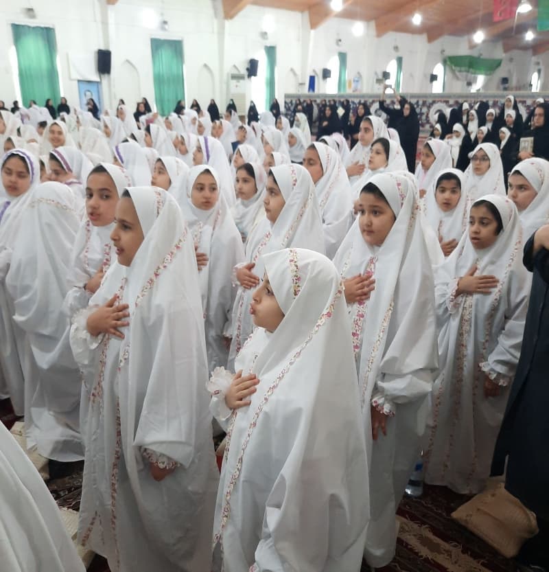 حضور دانش آموزان پایه سوم در مراسم روزه اولی ها در مصلی شهرستان نور 